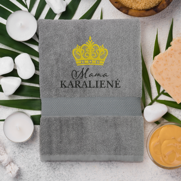 grey-ranksluostis-mama-karaliene