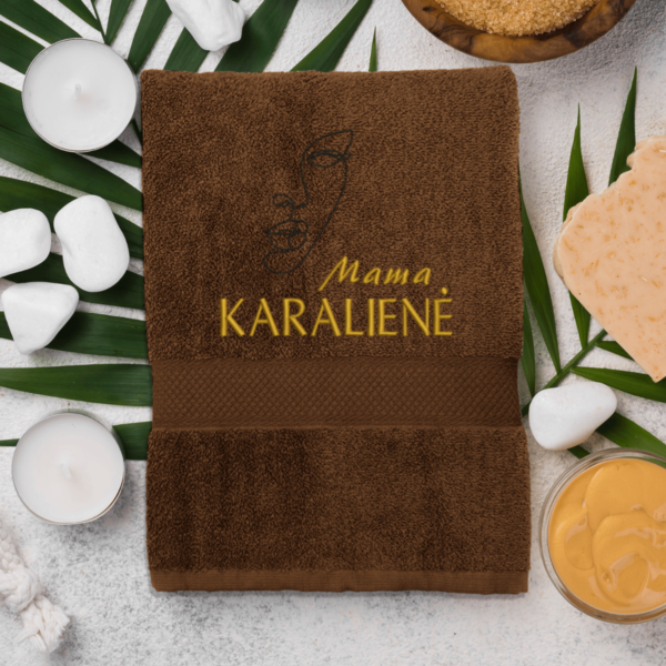 ruda-ranksluostis-mama-karaliene-3