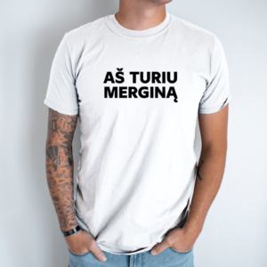 balta-unisex-marskineliai-su-spauda-as-turiu-mergina-2