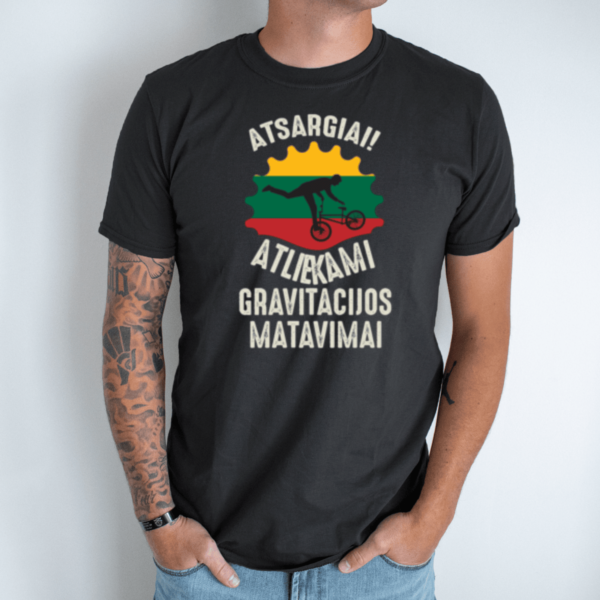 juoda-vyriski-marskineliai-gravitacijos-matavimai