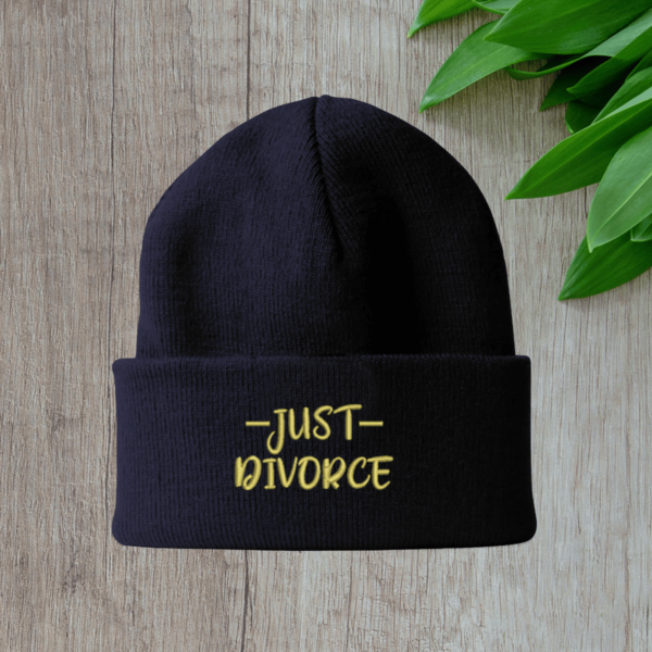 dark-blue-ziemine-kepure-just-divorce