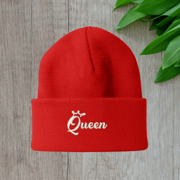 red-ziemine-kepure-queen